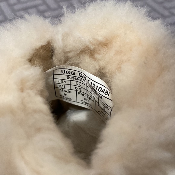 Infant Ugg booties - Picture 3 of 3